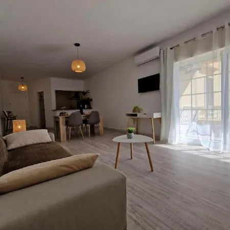 Modern Flat With Sea View And Direct Access Apartament