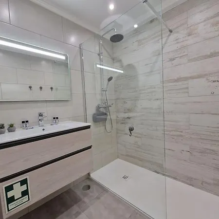 Modern Flat With Sea View And Direct Access Portimão