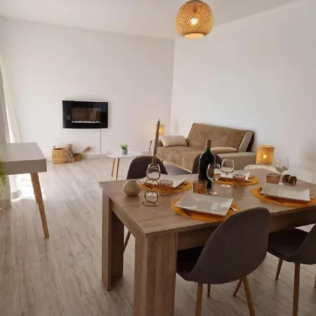 شقة Modern Flat With Sea View And Direct Access *