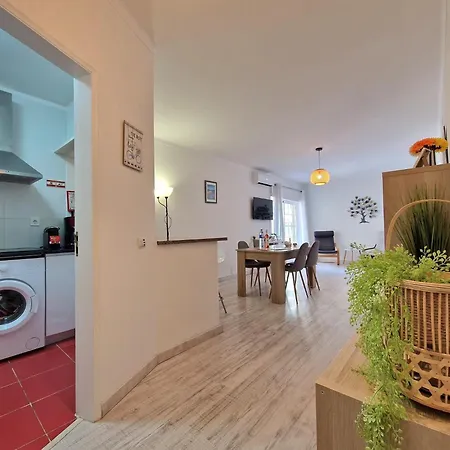 Modern Flat With Sea View And Direct Access Portimão