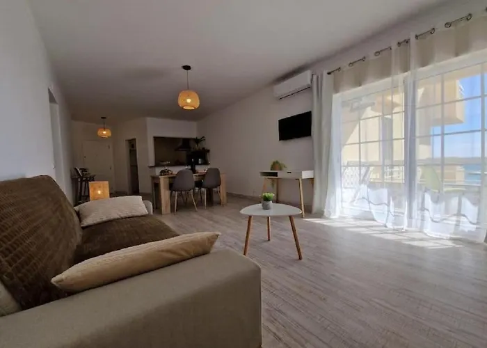 Modern Flat With Sea View And Direct Access 아파트