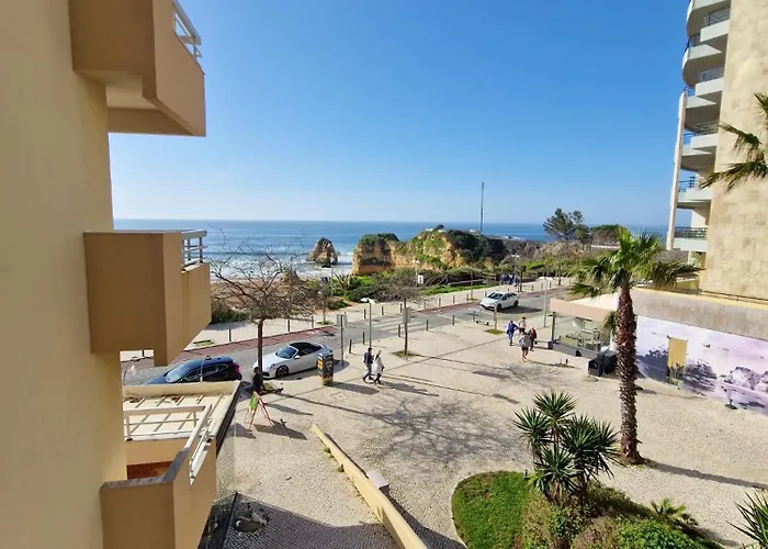 Modern Flat With Sea View And Direct Access * Portimão