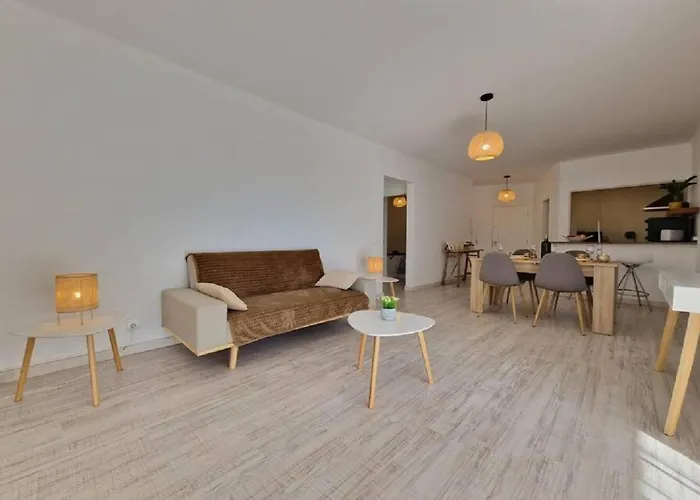 Modern Flat With Sea View And Direct Access 波尔蒂芒