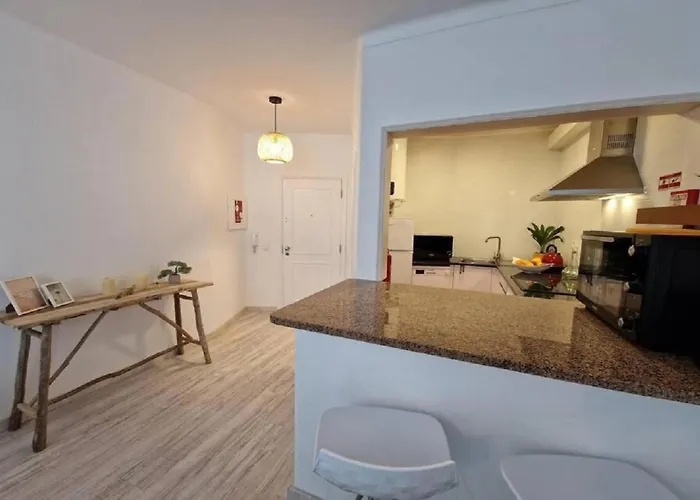 Modern Flat With Sea View And Direct Access 波尔蒂芒